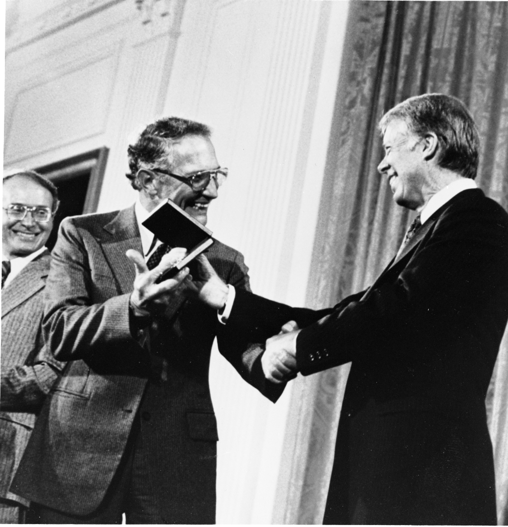 Bob Noyce accepts the award from President Carter in the East Room of the White House.